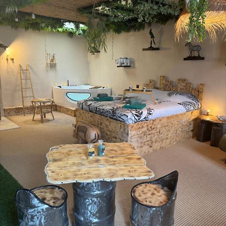 Bed and Breakfast La Jungle De Sissy Сент-Мари-де-ла-Мер Экстерьер фото