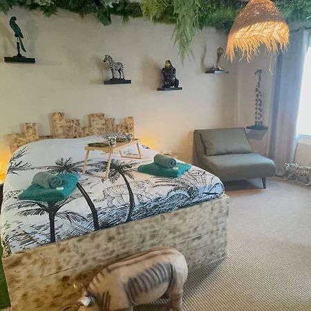 Bed and Breakfast La Jungle De Sissy Сент-Мари-де-ла-Мер Экстерьер фото