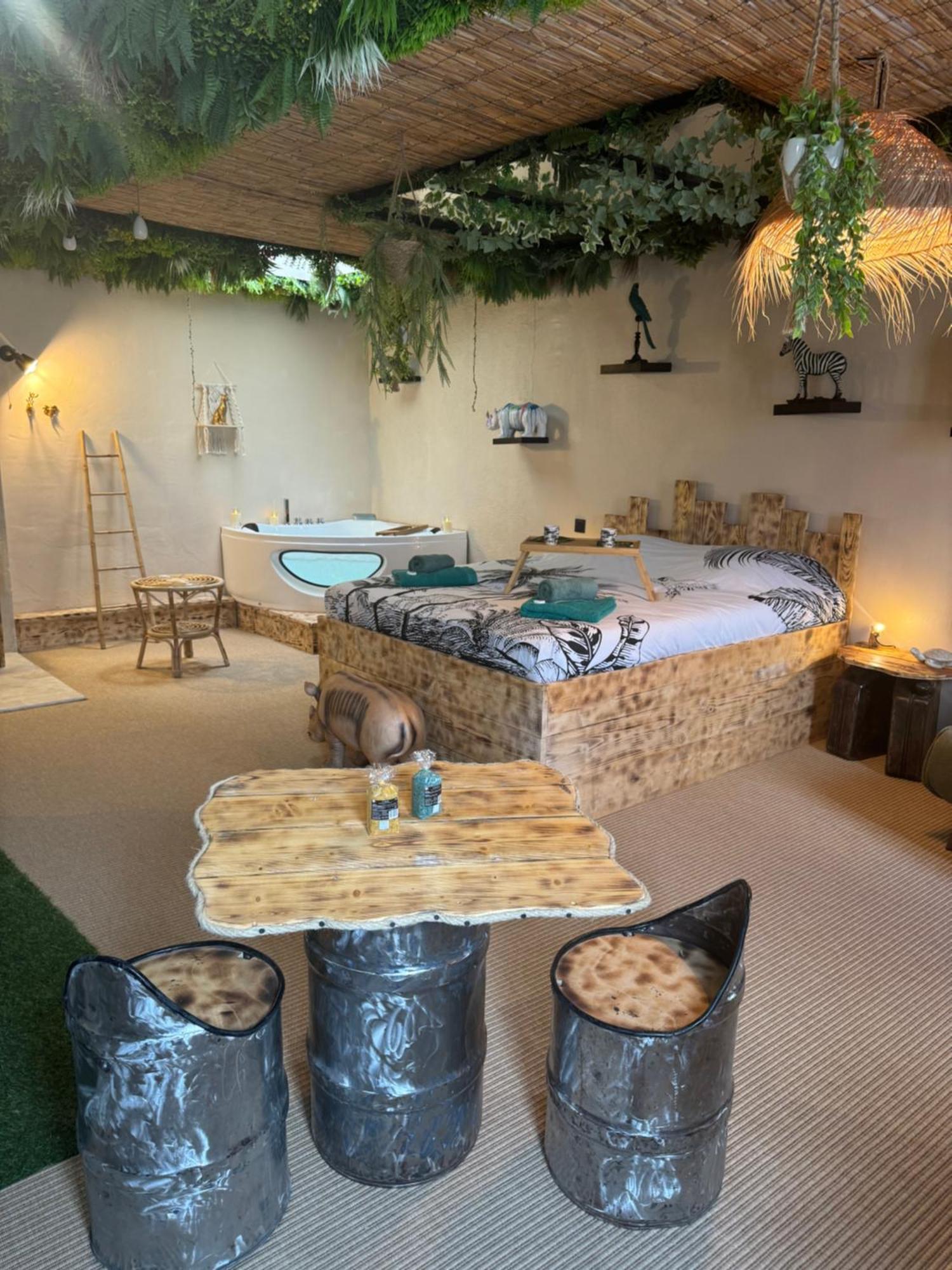 Bed and Breakfast La Jungle De Sissy Сент-Мари-де-ла-Мер Экстерьер фото