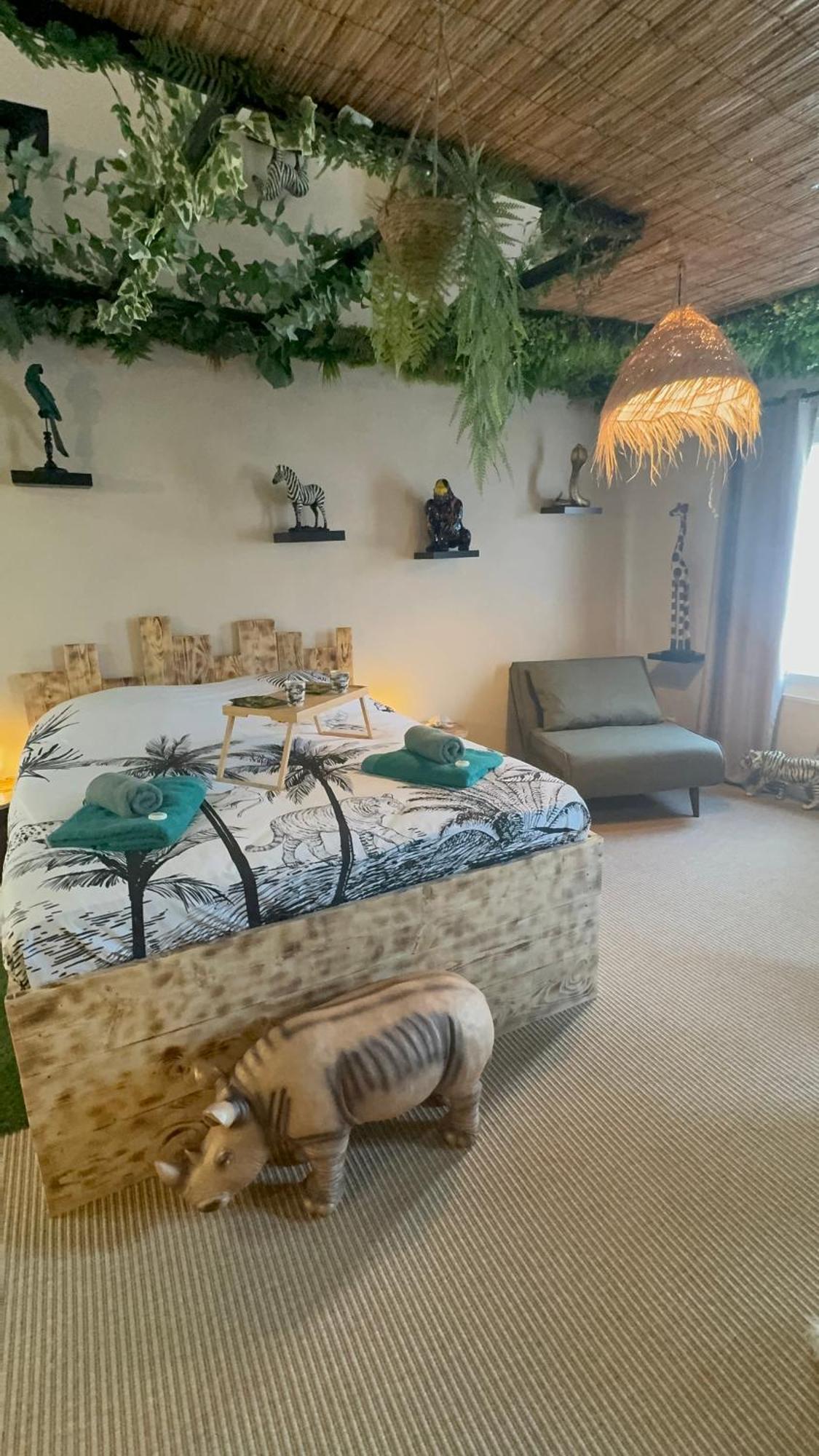 Bed and Breakfast La Jungle De Sissy Сент-Мари-де-ла-Мер Экстерьер фото