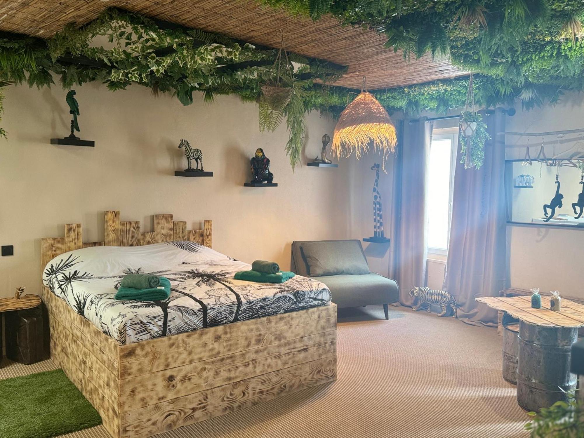 Bed and Breakfast La Jungle De Sissy Сент-Мари-де-ла-Мер Экстерьер фото