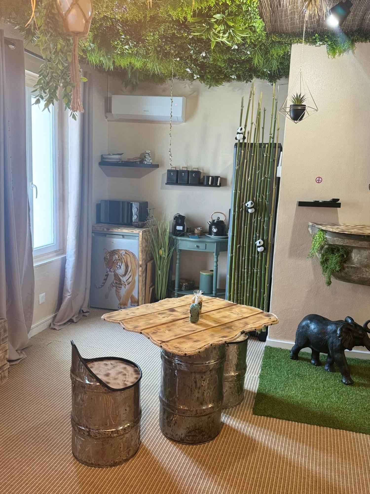 Bed and Breakfast La Jungle De Sissy Сент-Мари-де-ла-Мер Экстерьер фото